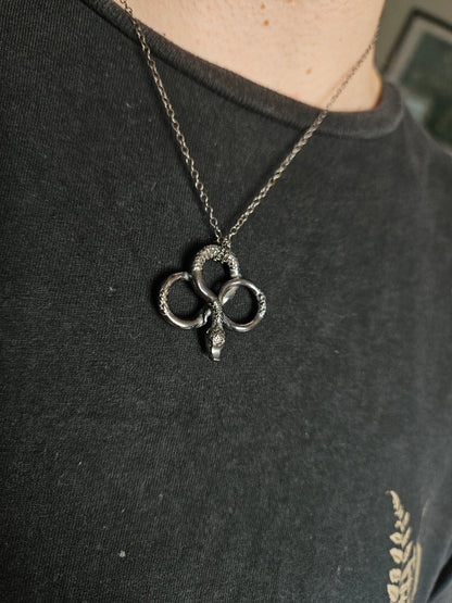 Aei - Trefoil snake necklace